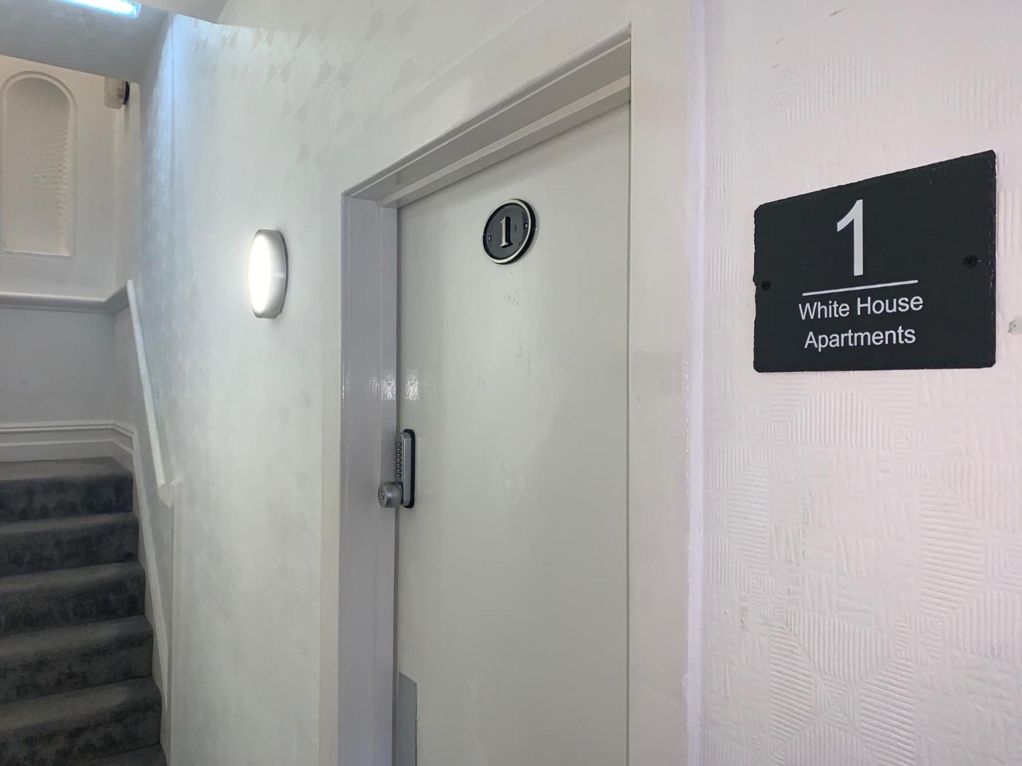 The Whitehouse Holiday Apartments Blackpool Buitenkant foto